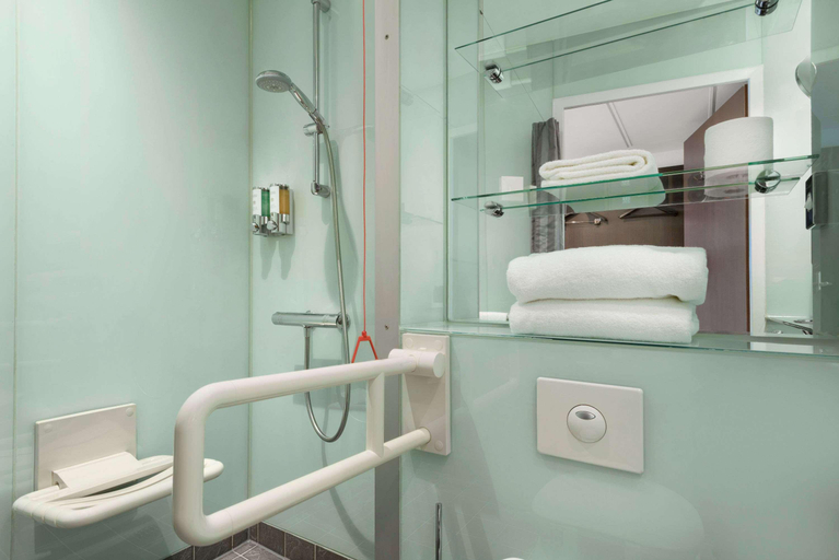 Bathroom 4, Ramada Encore by Wyndham Geneva, Genève