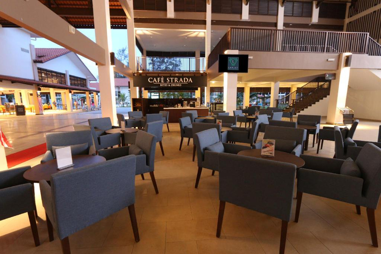 Food & Drinks, Lanjut Beach & Golf Resort, Rompin