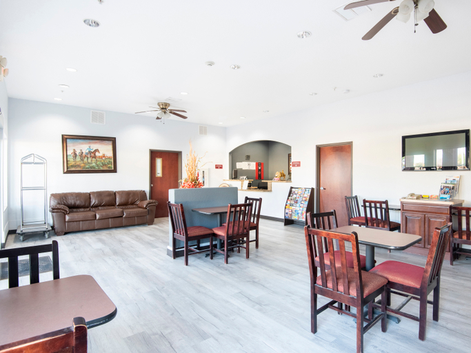 Public Area 3, OYO Townhouse Clute Lake Jackson, Brazoria