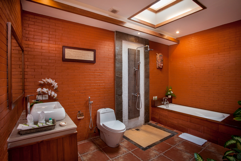 Bathroom 12