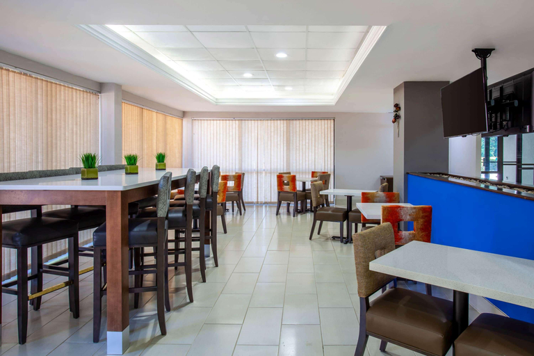 Food & Drinks 5, Baymont By Wyndham Mcdonough, Henry