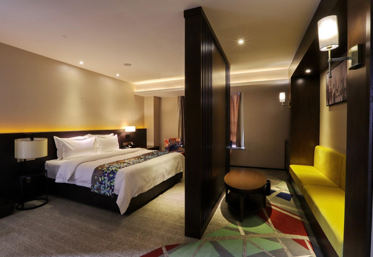 Bedroom 4, Zmax Foshan Qian Deng Hu, Foshan