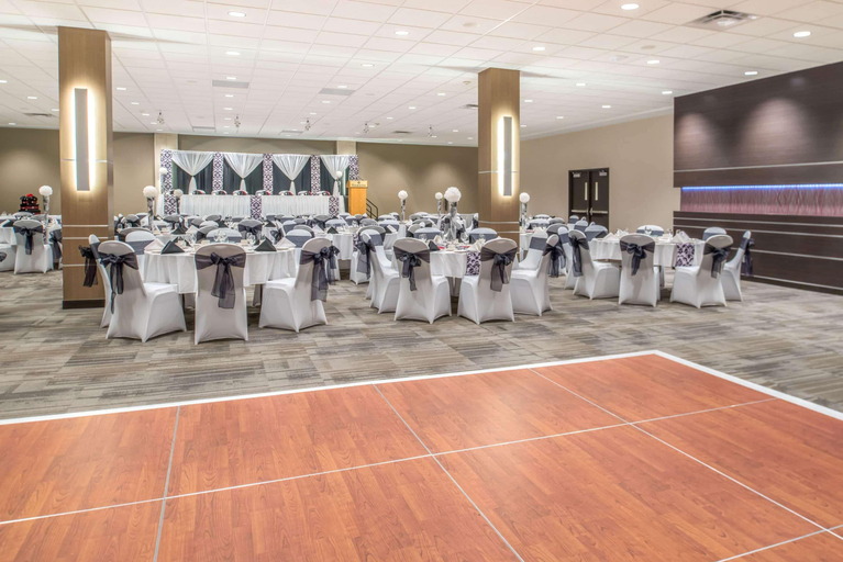 Food & Drinks 5, Ramada by Wyndham Saskatoon, Division No. 11