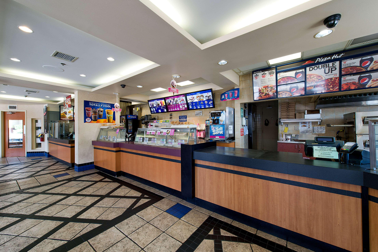 Public Area 3, Howard Johnson Plaza by Wyndham by the Falls Niagara Falls, Niagara