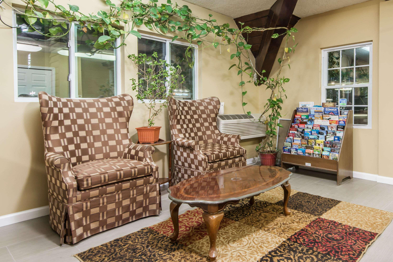 Public Area 2, Days Inn by Wyndham Vernon, Tolland