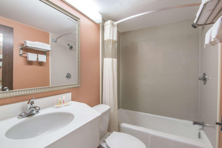 Bathroom 4, Days Inn by Wyndham Vernon, Tolland
