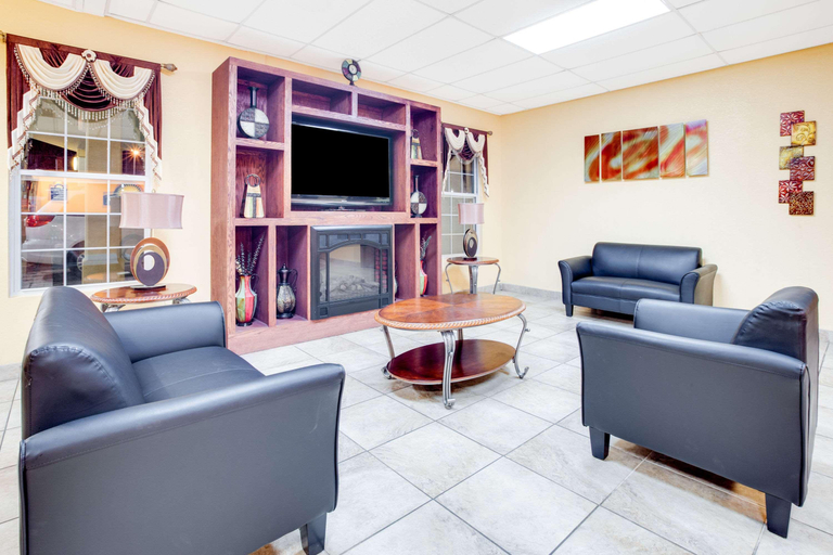 Public Area 2, Days Inn by Wyndham Searcy, White