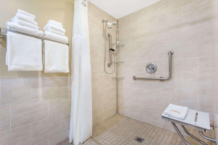 Bathroom 4, Ramada by Wyndham Cornwall, Stormont, Dundas and Glengarry