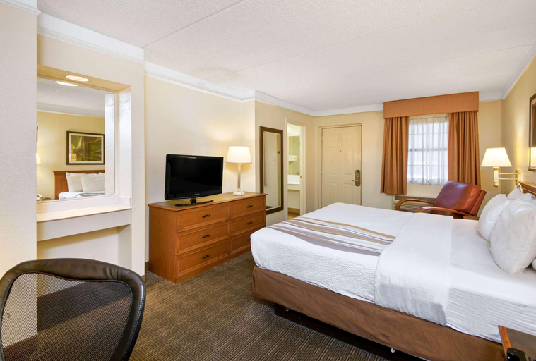 Bedroom 3, La Quinta Inn San Antonio Market Square, Bexar
