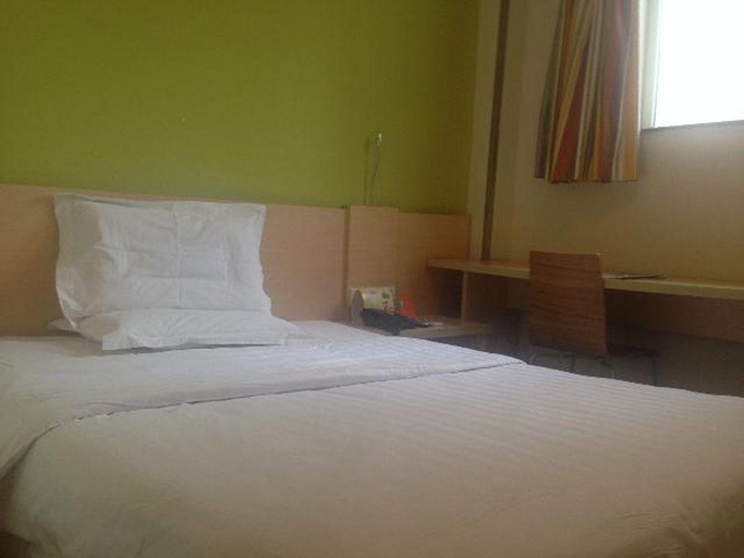 Bedroom, 7 Days Inn Shanghai Lujiazui Shimao Binjiang Garden, Shanghai