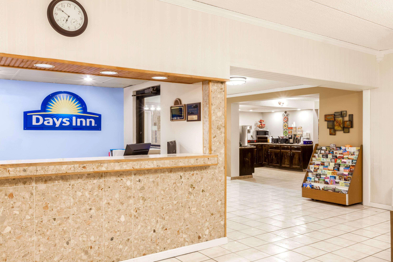 Public Area 2, Days Inn by Wyndham Syracuse, Onondaga