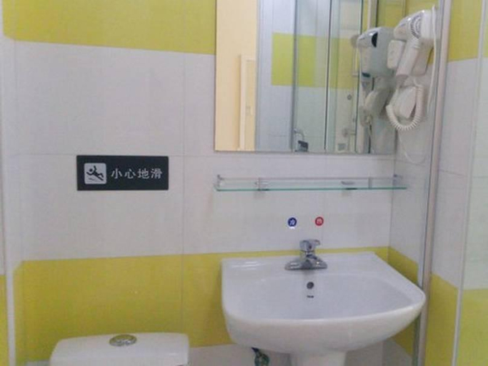 Bathroom 4, 7 Days Inn Beijing Tongzhou Beiguan Metro Station, Beijing