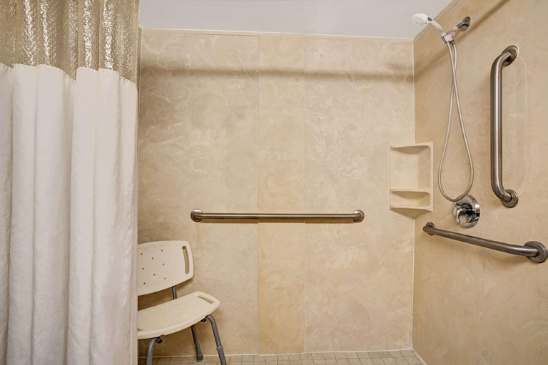 Bathroom, Garnet Inn & Suites, Orange