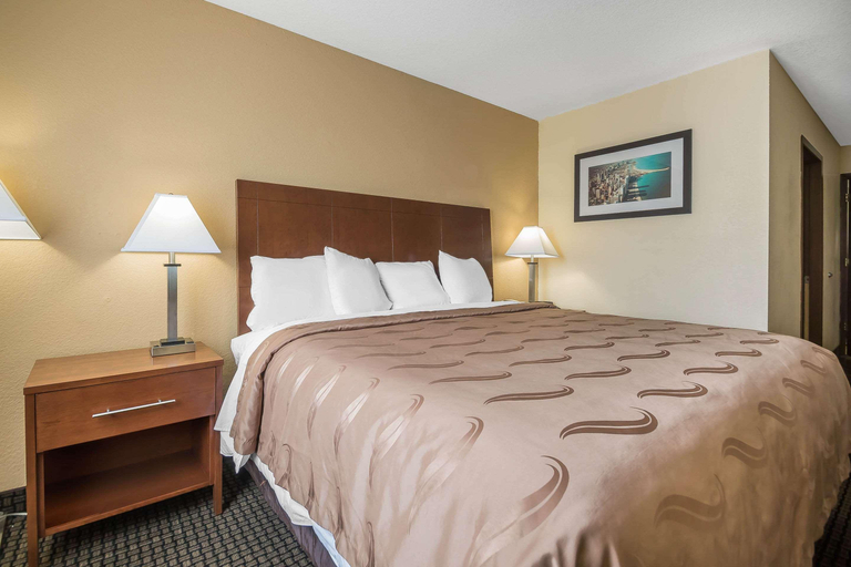 Bedroom 3, Quality Inn Janesville Area, Rock