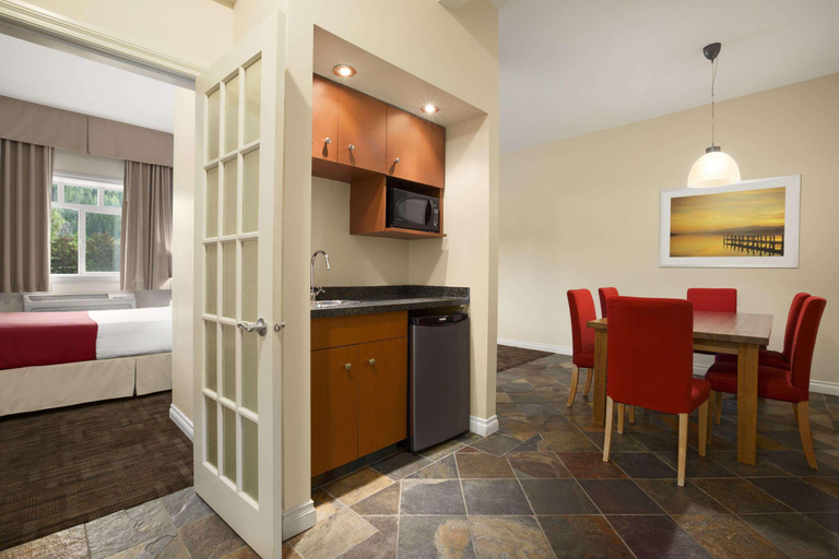 Bedroom 3, NORTHWINDS HOTEL REVELSTOKE, Columbia-Shuswap
