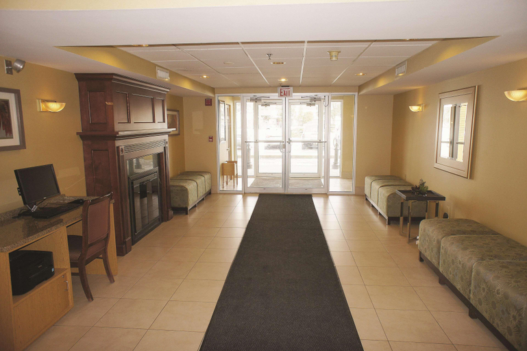 Public Area 2, Holiday Inn Express South Burlington Downtown by IHG, Chittenden