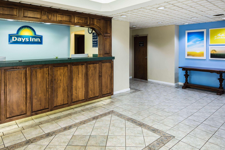 Public Area 2, Days Inn by Wyndham Oak Grove/Ft. Campbell, Christian