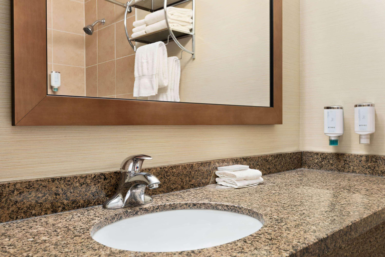 Bathroom 5, Travelodge by Wyndham Oshawa Whitby, Durham