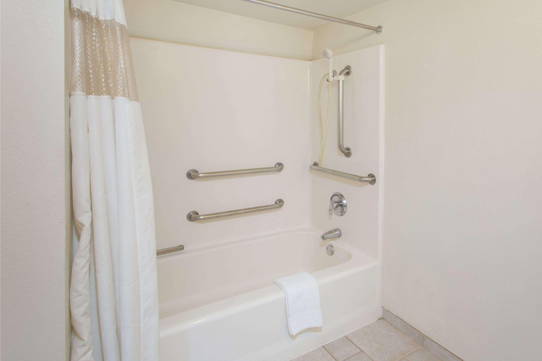 Bathroom 3, Days Inn by Wyndham Palm Springs, Riverside