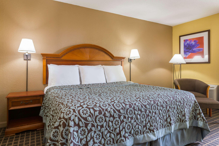 Bedroom 3, Days Inn by Wyndham Ocala West, Marion