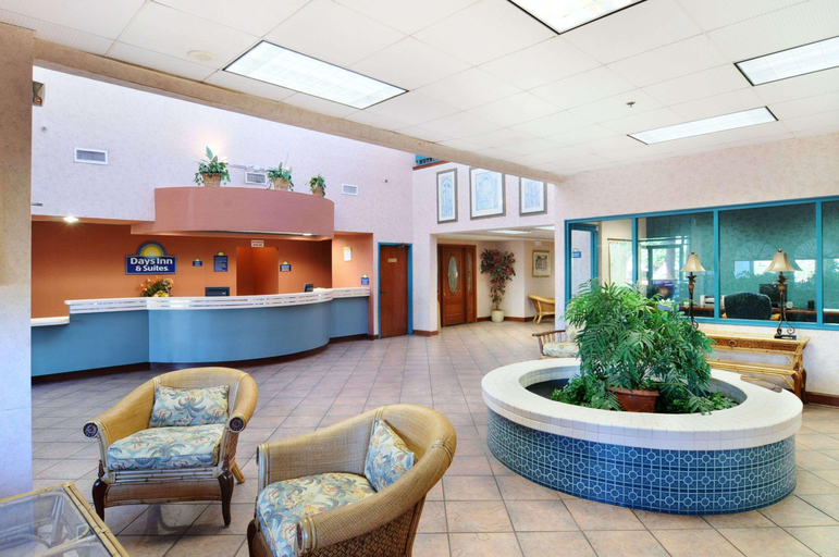 Public Area 2, Days Inn And Suites by Wyndham Savannah Gateway, Chatham