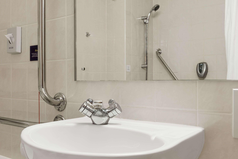Bathroom 4, Days Inn by Wyndham Chesterfield Tibshelf, Derbyshire