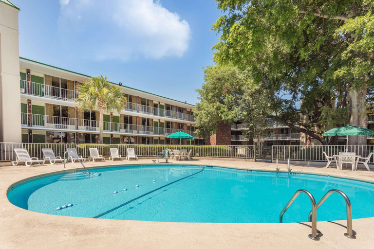 Sport & Beauty, Days Inn by Wyndham Mount Pleasant, Charleston
