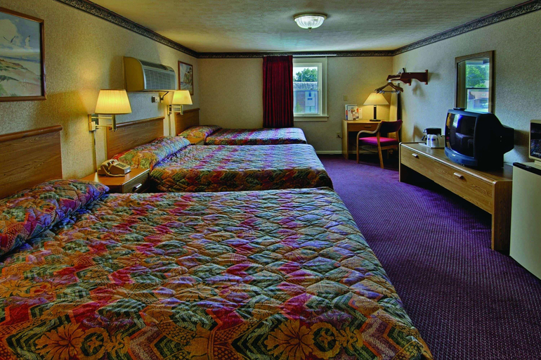 Bedroom 2, Sandusky Inn, Erie