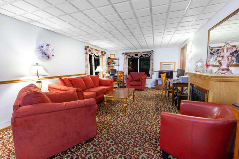 Public Area 2, Travelodge by Wyndham Escanaba, Delta