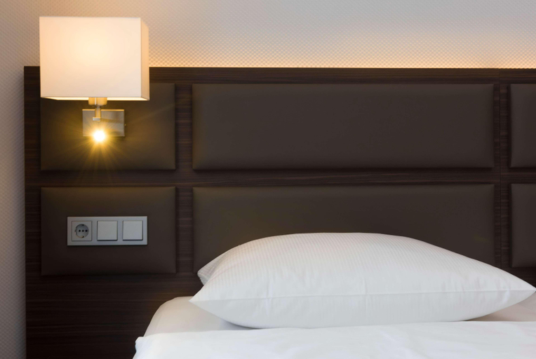 Bedroom 3, Wyndham Koeln, Köln