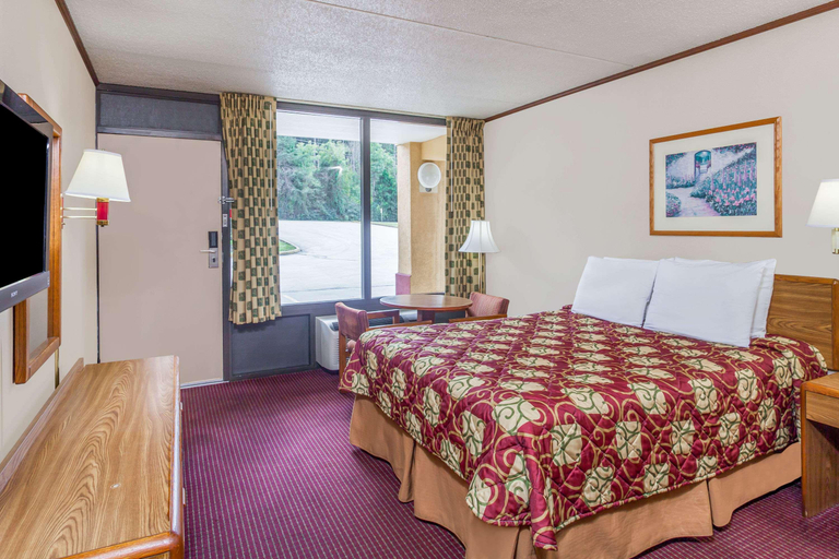 Bedroom 3, Serenity Inn Hotel Sweetwater, Monroe