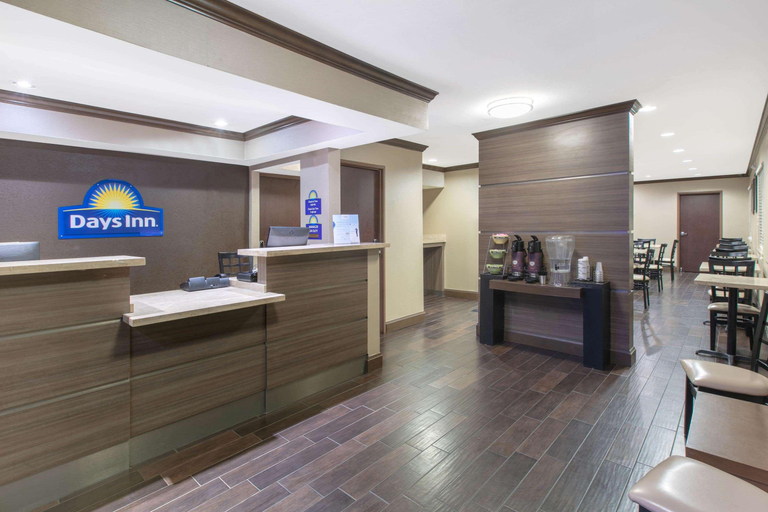 Public Area, Days Inn & Suites by Wyndham Arlington Near Six Flags, Arlington