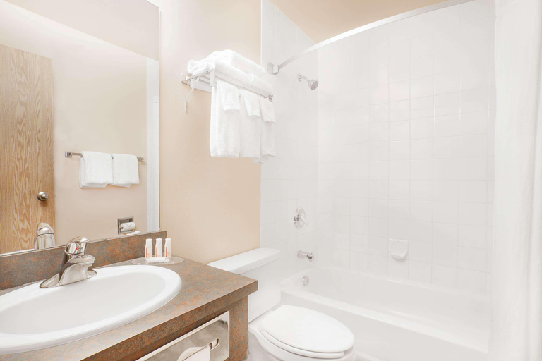 Bathroom 4, Ramada by Wyndham Cranbrook, East Kootenay
