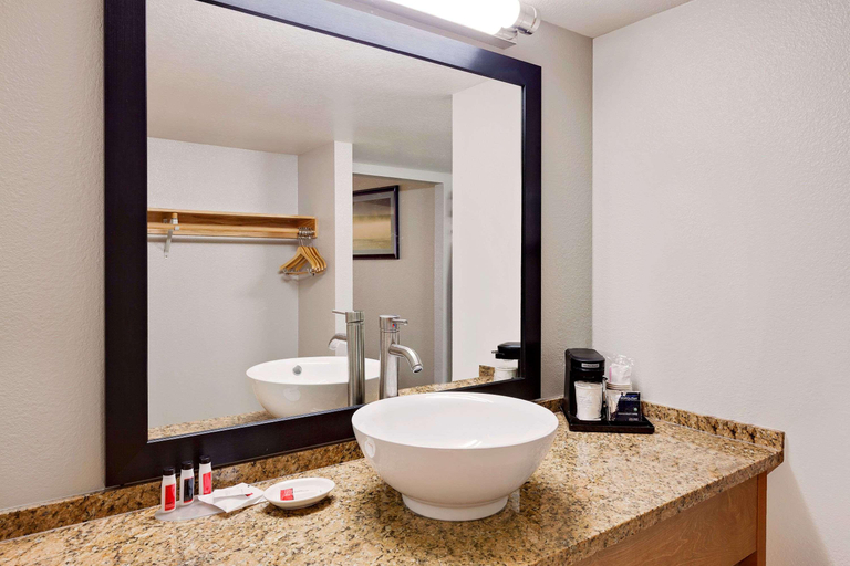 Bathroom 4, Days Inn & Suites by Wyndham Arcata, Humboldt
