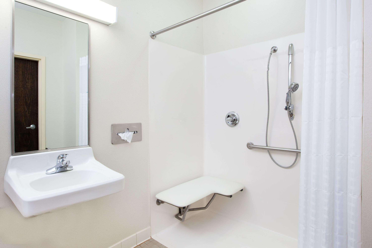 Bathroom 4, Quality Inn Brewerton - Syracuse Oneida Lake Area, Onondaga
