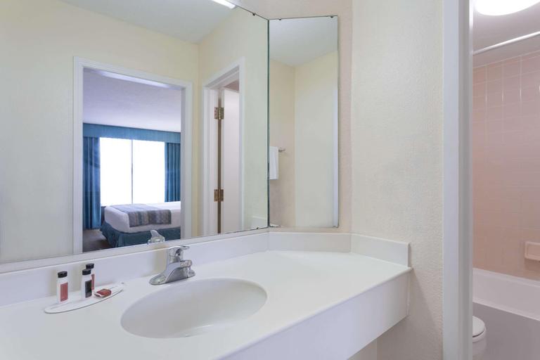 Bathroom 4, Extended Stay America Suites - Bristol, Bristol