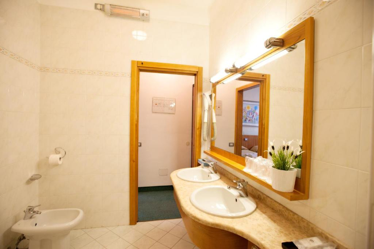 Bathroom 4, Hotel Dei Fiori, Milano
