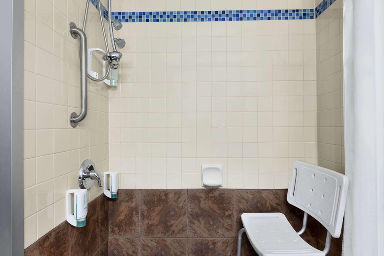 Bathroom 5, Quality Inn & Suites, Yukon