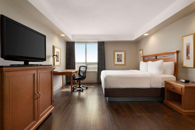 Bedroom, Royal Hotel Calgary Trademark Collection Wyndham, Division No. 6