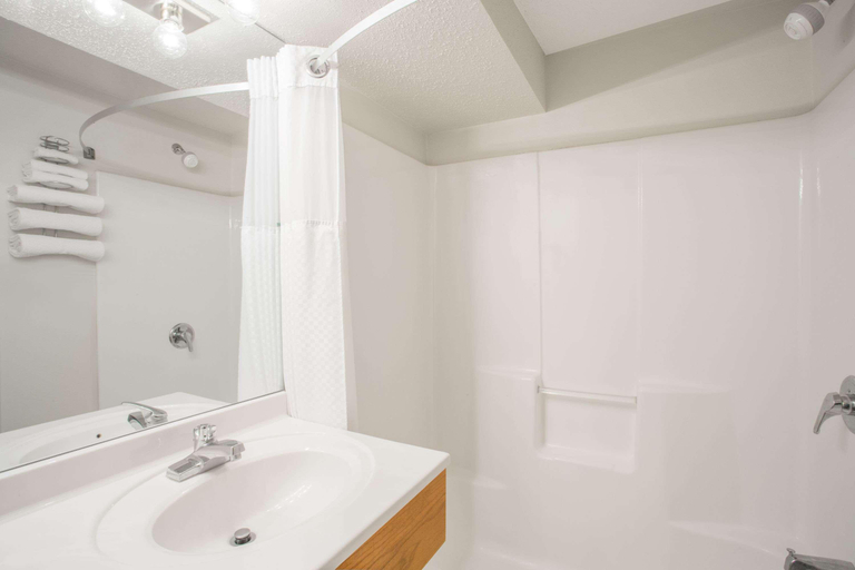 Bathroom 4, Days Inn by Wyndham Custer, Custer
