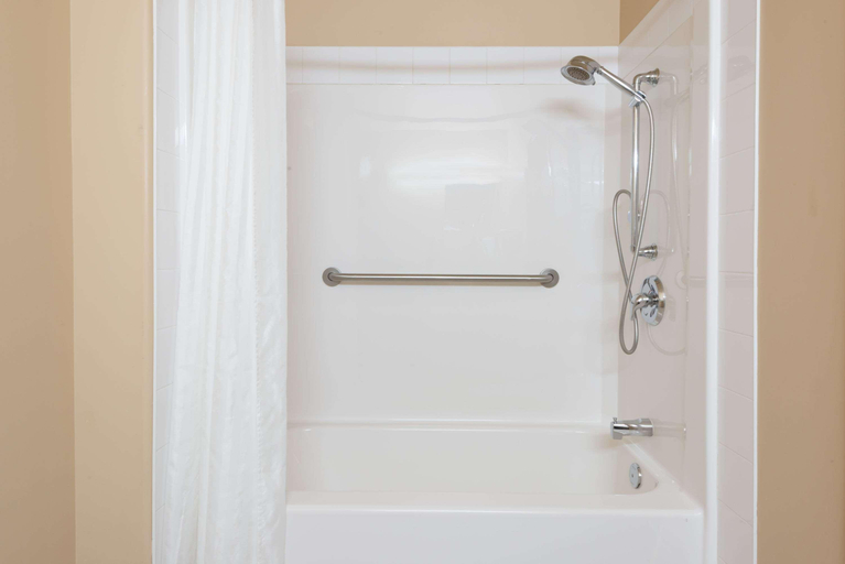 Bathroom 4, Super 8 by Wyndham Sainte Agathe Des Monts, Les Laurentides