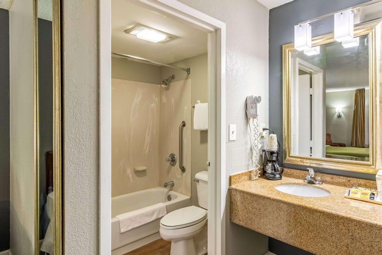 Bedroom 4, Baymont By Wyndham Wilmington, New Hanover