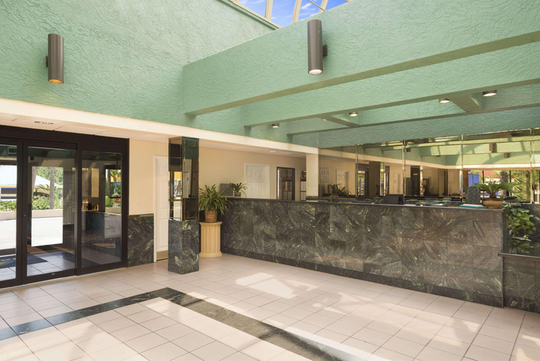 Public Area 3, Days Inn by Wyndham Panama City Beach/Beachfront Resort, Bay