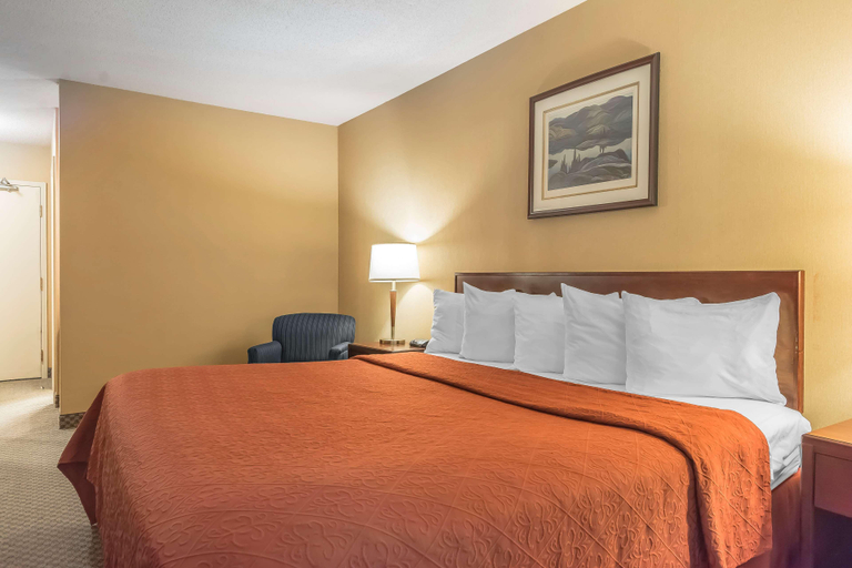 Bedroom 3, Jolly Roger Inn & Resort, Parry Sound