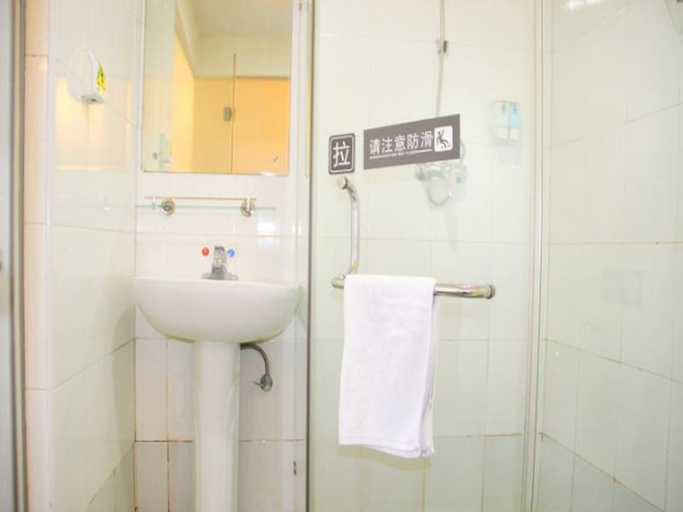 Bathroom 4, 7 Days Inn Changzhou Yancheng Technology Metro Station, Changzhou