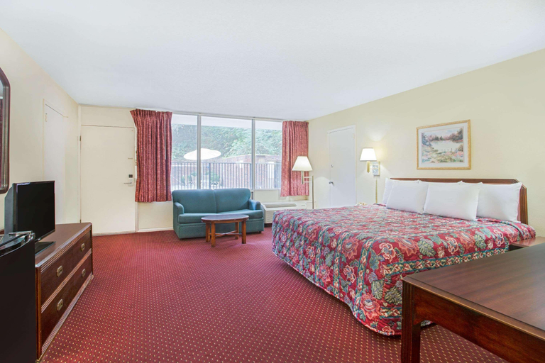 Bedroom 4, Bristol Parkway Inn, Sullivan