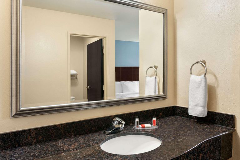Bathroom 4, Luxe Studio Nashville, Davidson