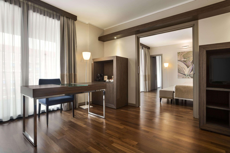 Bedroom 3, Ramada Plaza Milano Hotel, Milano