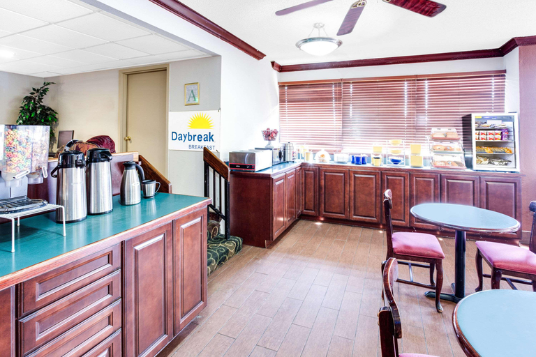 Food & Drinks 5, Days Inn by Wyndham Greenville MS, Washington