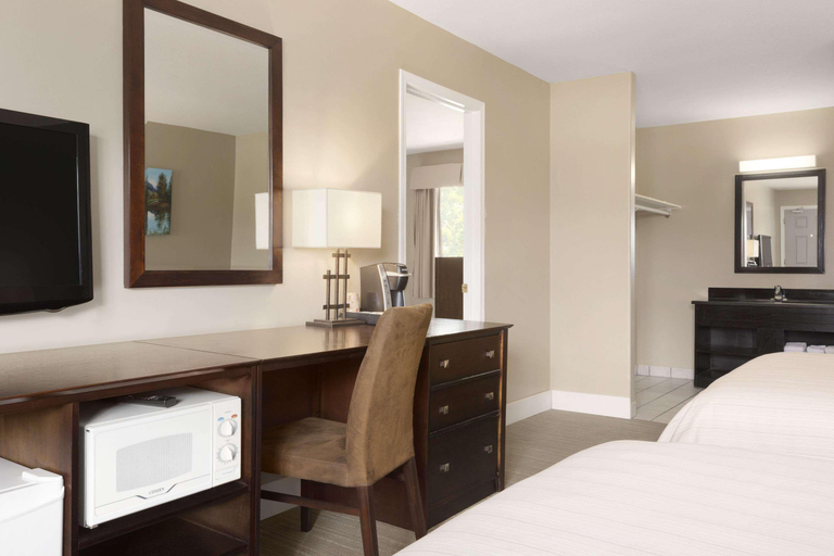 Bedroom 3, Days Inn by Wyndham Golden, Columbia-Shuswap